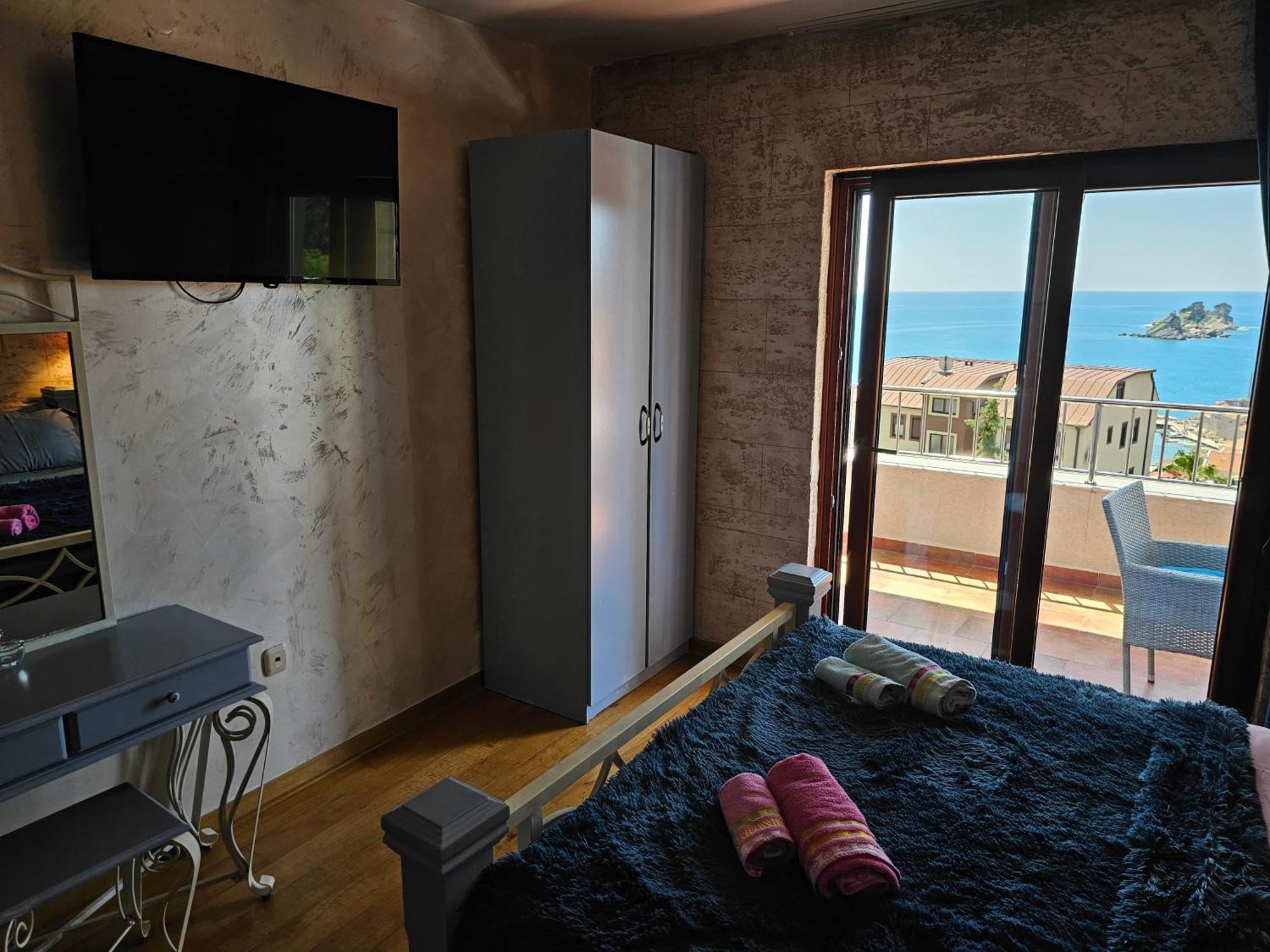 Medin Apartments Bluvista Petrovac Ngoại thất bức ảnh