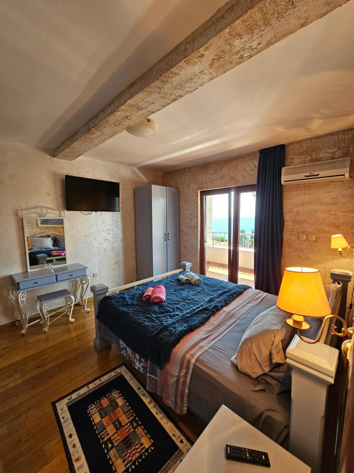 Medin Apartments Bluvista Petrovac Ngoại thất bức ảnh