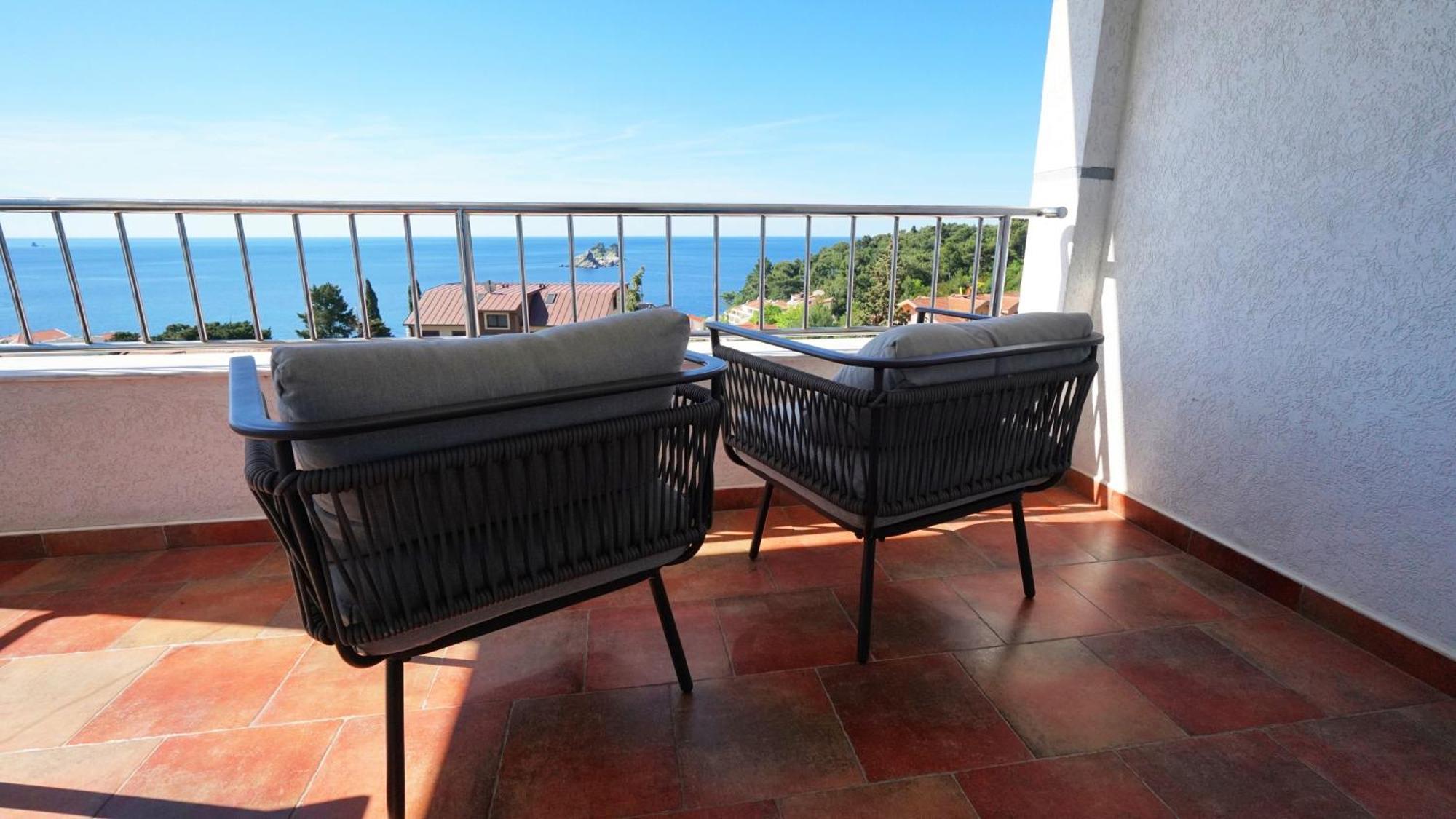 Medin Apartments Bluvista Petrovac Ngoại thất bức ảnh