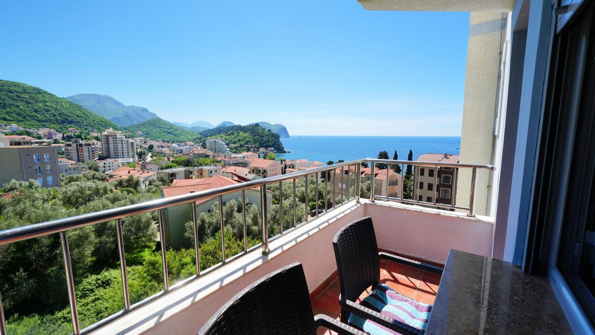 Medin Apartments Bluvista Petrovac Ngoại thất bức ảnh